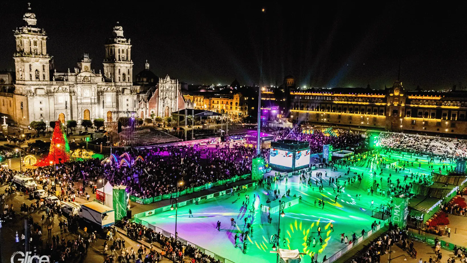 Evento masivo exitoso en pista de hielo sintética Glice en Zócalo CDMX
