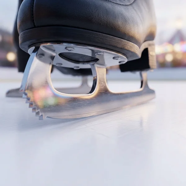 Primer plano de cuchillas de patinaje sobre paneles de hielo ecológico autolubricado