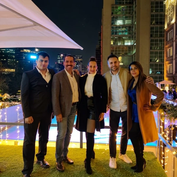 Organizadores y directivos en la terraza de Four Seasons CDMX